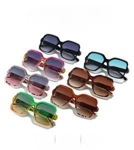 Collection de lunettes de soleil carrées oversize en six couleurs dégradées et écaille