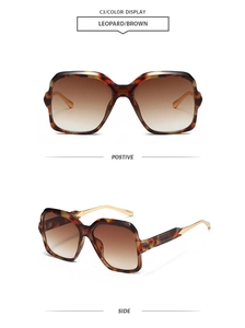 Vue macro des lunettes de soleil carrées à motif léopard avec branches en métal doré