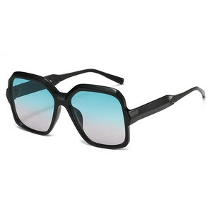 Lunettes de soleil carrées oversize avec monture noire et verres dégradés bleu-rose