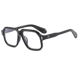 Vintage Retro-Sonnenbrille mit großem schwarzem Quadratrahmen und glänzender Oberfläche