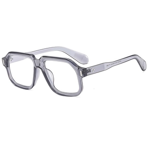 Retro Oversize-Sonnenbrille mit transparentem grauen Rahmen und Metallnietendetails
