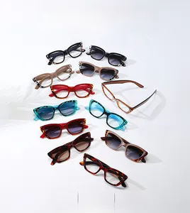 Lunettes de soleil polygonales classiques en divers coloris comme écaille et rouge