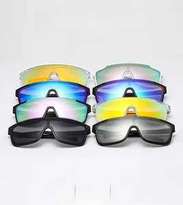 Grille détaillée montrant plusieurs verres miroirs colorés de lunettes de soleil de sport