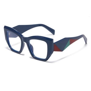 Lunettes de soleil œil-de-chat bleu foncé avec motifs géométriques colorés sur les branches