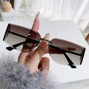 Chic rimless rectangular sunglasses with gradient tea lenses and gold metal bridge