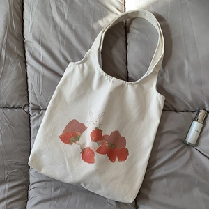 Sac fourre-tout en toile blanche style japonais avec lapin mignon et fraise pour femmes