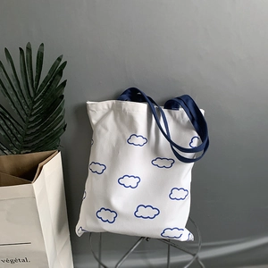 Sac fourre-tout en toile minimaliste avec imprimé nuage bleu et anses bleu foncé