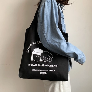 Détail du sac cabas noir en toile avec imprimé cartoon et grande capacité de rangement