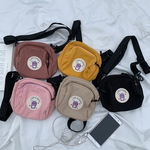 Bolsos bandolera de lona coloridos con correas ajustables en cinco colores de tendencia