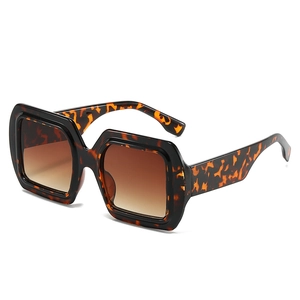 Classic tortoiseshell square oversized sunglasses with retro gradient lenses for women