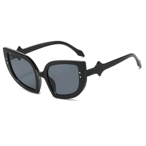Cat Eye Sunglasses Women Retro Oversized Frame UV400 Protection PC Plastic Rivet Trendy INS Style Eyewear