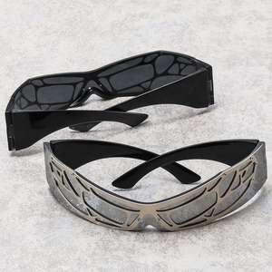 Futuristische Y2K-Sonnenbrille mit silbernen und schwarzen Gitterrahmen für Modepartys