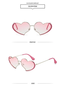 Détail macro de lunettes de soleil en forme de cœur avec monture argentée et verres roses
