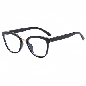 Klassische schwarze Oversize-Brille mit goldenen Metalldetails und Blaulichtfilter-Gläsern