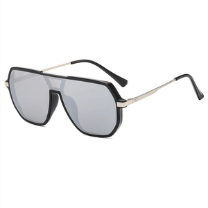Fashionable oversized aviator sunglasses with silver mirror lenses and gold metal temples