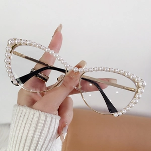 Fashionable cat eye sunglasses with pearl trim and gold metal temples for women