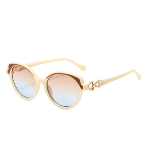 Lunettes de soleil rétro à monture ronde crème et verres dégradés bleu-marron