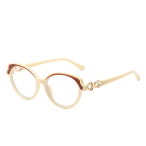 Lunettes de soleil rétro œil-de-chat ivoire avec des branches dorées élégantes