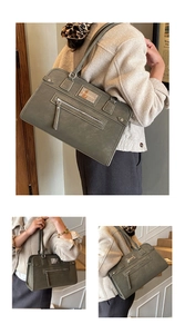 Détail du grand sac cabas en similicuir gris-vert avec zip métallique et plaque de marque