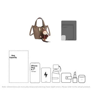 Vue détaillée du sac seau marron à grande capacité avec ours en peluche et accessoires