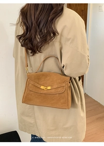 Retro matte schoudertas detail, elegante retro sfeer voor de dagelijkse chique stijl.