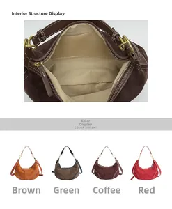 Vue détaillée de l'intérieur du sac en daim avec poche zippée et quatre couleurs