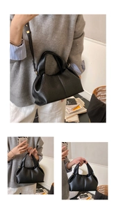 Détail du sac nuage noir à motif craquelé avec poignée intégrée et bandoulière amovible