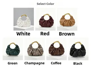 Collection de sacs nuage plissés avec poignée en bambou disponibles en sept coloris variés
