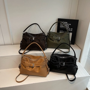 Sacs cabas rétro en similicuir en quatre couleurs avec boucle décorative et coutures blanches