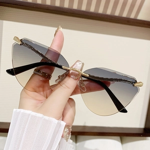 Frameless cat-eye sunglasses with gradient lenses and textured gold metal temples