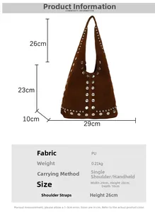 Dimensioni dettagliate di una borsa hobo in pelle scamosciata marrone con borchie argento