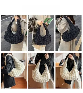 Vues détaillées de sacs hobo plissés à carreaux en noir et blanc pour femmes