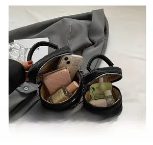 Détails sur la capacité interne des mini-sacs à main noirs matelassés avec chaîne