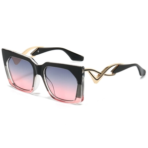 Women Oversized Square Sunglasses Fashion Gradient Lens UV400 Protection Vintage PC Metal Frame Gold Hollow Temples