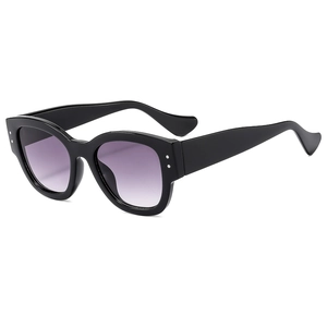 Retro Square Sunglasses UV400 Protection PC Frame Rivet Decor Fashionable Minimalist Eyewear For Women Men