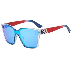 Fashion oversized square sunglasses with blue mirror lenses and US flag pattern temples