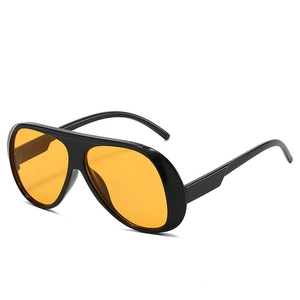 Übergroße Retro-Sonnenbrille mit schwarzem Rahmen und orangefarbenen Gläsern für Mode