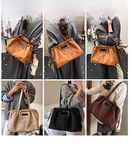 Collage de mannequins portant des sacs cabas en daim en marron, kaki et noir élégants