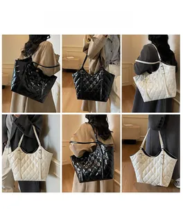 Plusieurs vues montrant la taille et l'ajustement du grand sac cabas matelassé