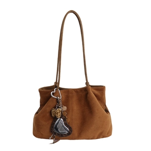 Sac fourre-tout en daim marron avec pompon léopard et breloque miroir en forme de coeur