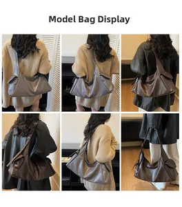 Détails rapprochés du sac hobo minimaliste marron avec poches latérales pratiques