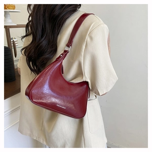 Detail of burgundy hobo bag with high-gloss leather and FASHION & BAGS lettering