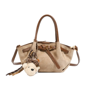 Bolso tote retro de ante camel con correas de cuero y colgante de oso de peluche