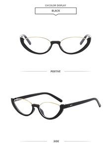 Vue détaillée des lunettes œil de chat noires avec monture supérieure en métal doré