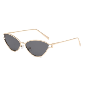 Lunettes de soleil œil-de-chat en métal doré avec verres noirs pour un style urbain