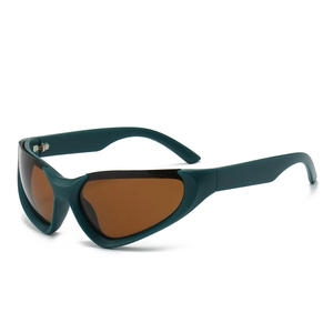 Occhiali da sole sportivi futuristici con montatura verde scuro e lenti colorate