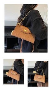 Details der braunen Wildleder-Kettentasche mit trapezförmigem Design und Drehverschluss