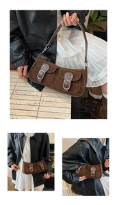 Details der braunen Wildleder-Baguette-Tasche mit Metallschnallen und Riemen