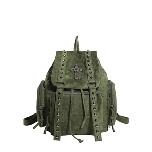 Dunkelgrüner Punk-Nietenrucksack mit Kreuz-Metallanhänger und Ketten für Halloween-Stil