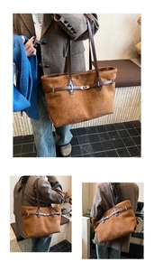 Détail du sac cabas vintage en daim caramel avec bandoulières en cuir et boucle en métal